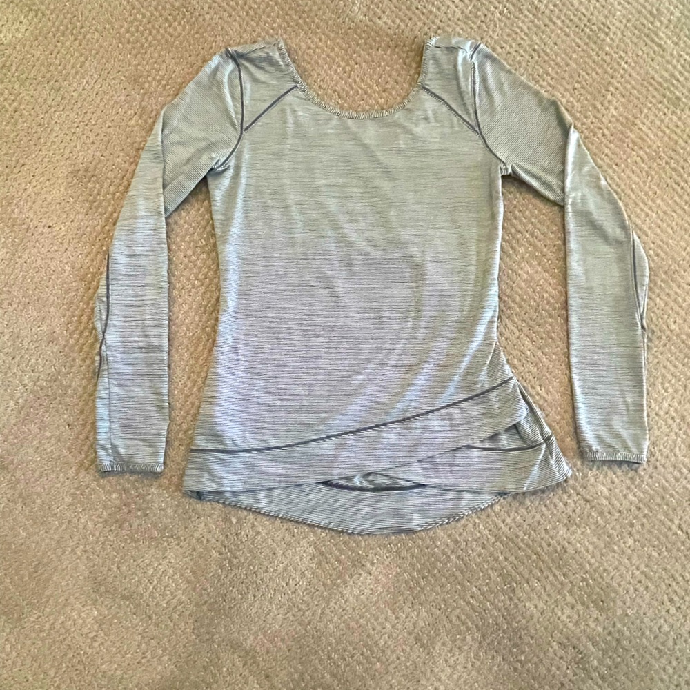 Zella Long-Sleeved Blue & White Striped Women’s Top. Polyester & Spandex. Small.